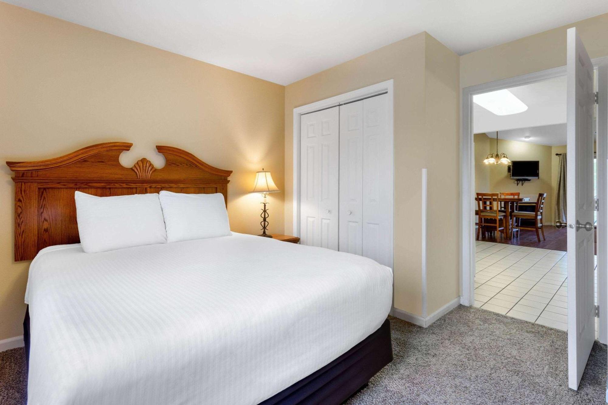 ホテル Tamarack Wisconsin Dells, A Ramada By Wyndham Lake Delton エクステリア 写真