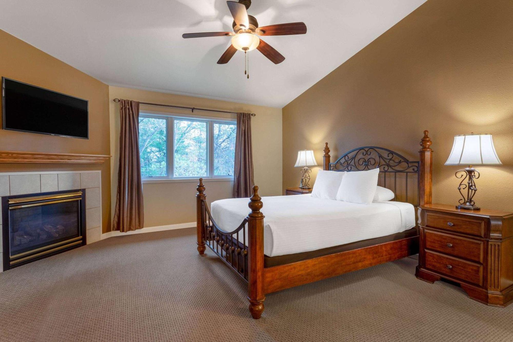 ホテル Tamarack Wisconsin Dells, A Ramada By Wyndham Lake Delton エクステリア 写真