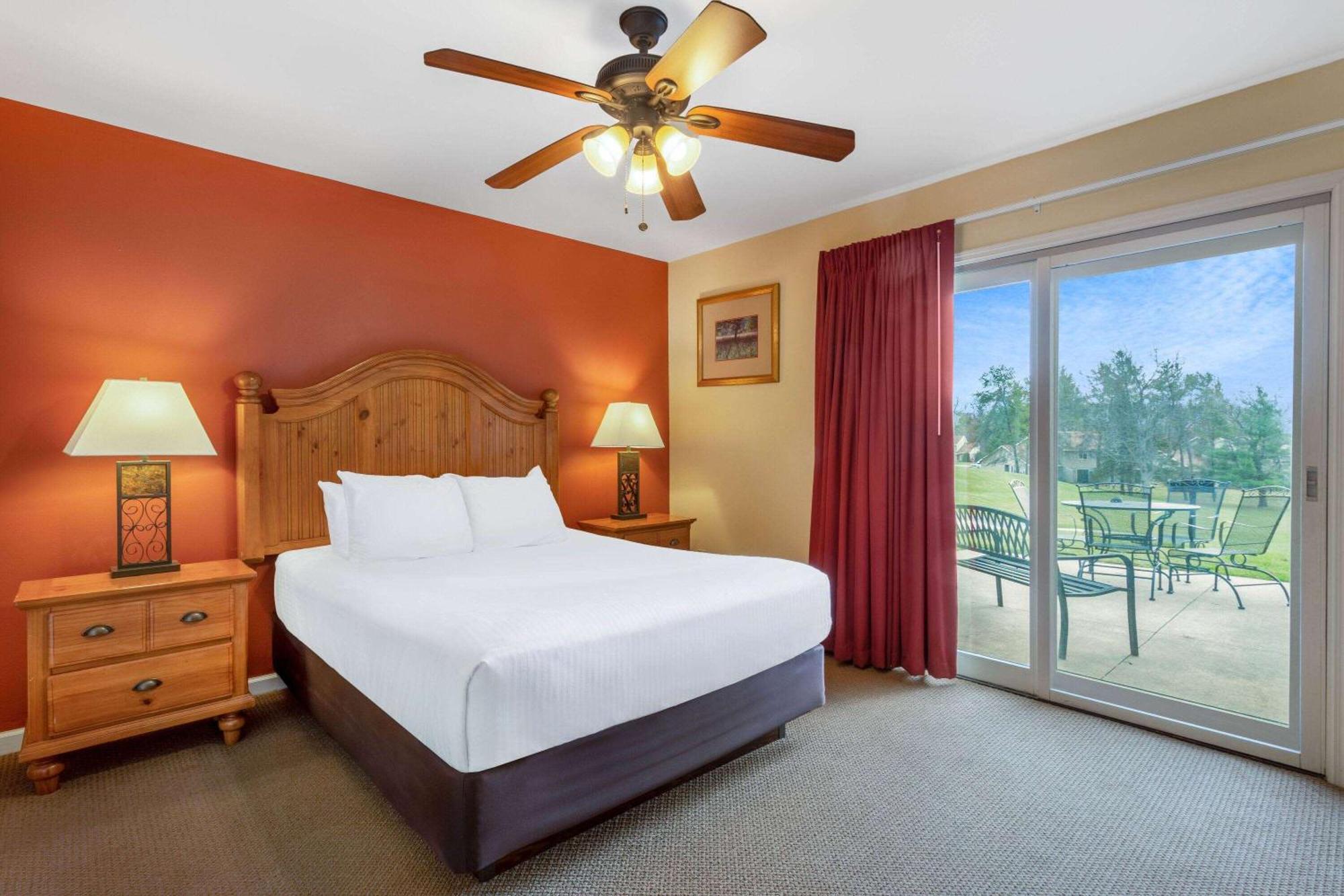 ホテル Tamarack Wisconsin Dells, A Ramada By Wyndham Lake Delton エクステリア 写真