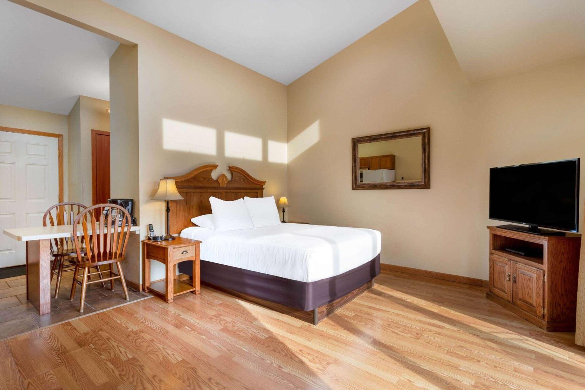 ホテル Tamarack Wisconsin Dells, A Ramada By Wyndham Lake Delton エクステリア 写真